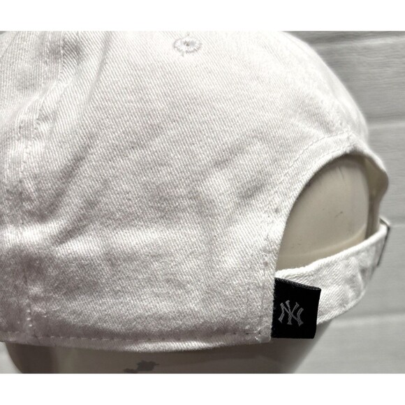 Women's New York Yankees 47 Brand Twins Strap Back White Adjustable Hat Cap NWT - Picture 5 of 8